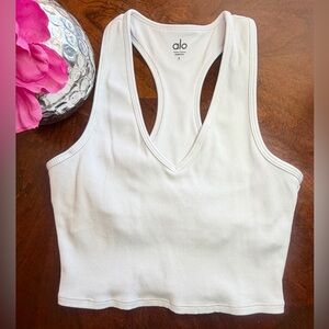 ALO Yoga White V-Neck Ribbed Tank Top
Size S